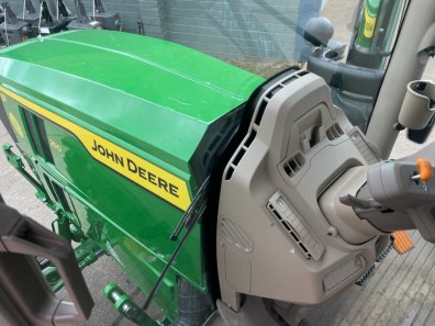 John Deere 6R 250