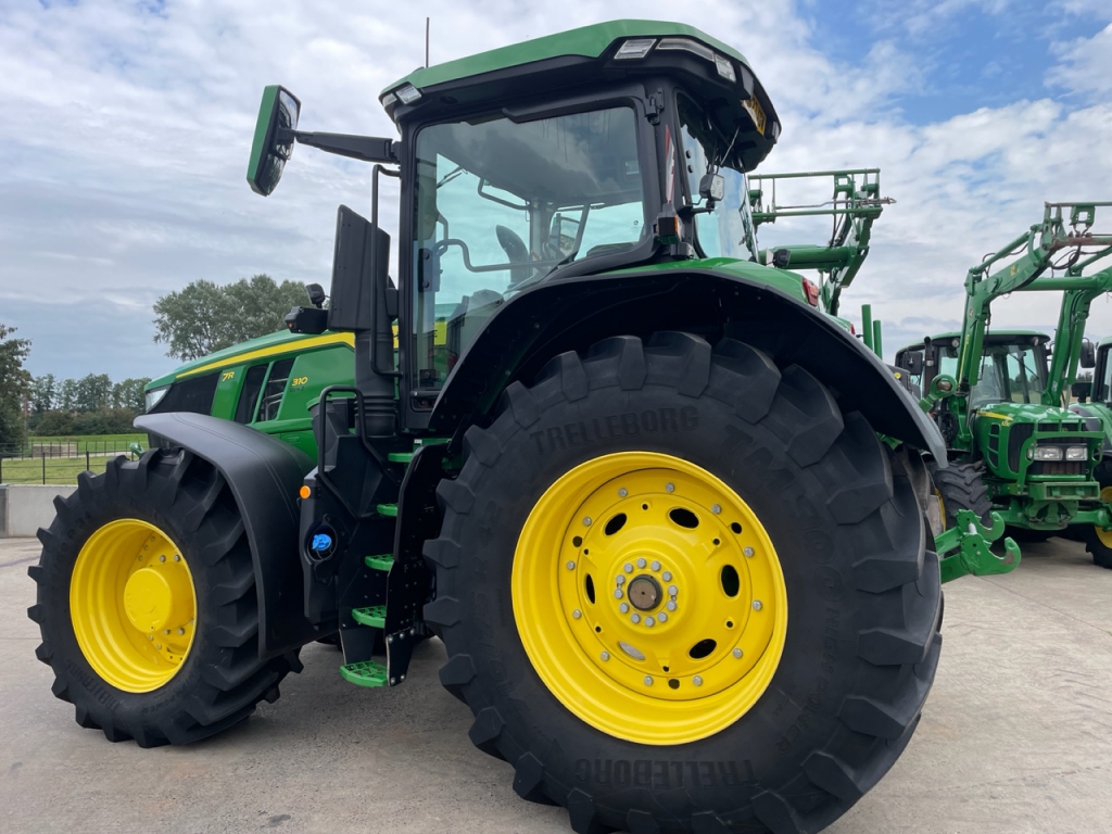 John Deere 7R 310