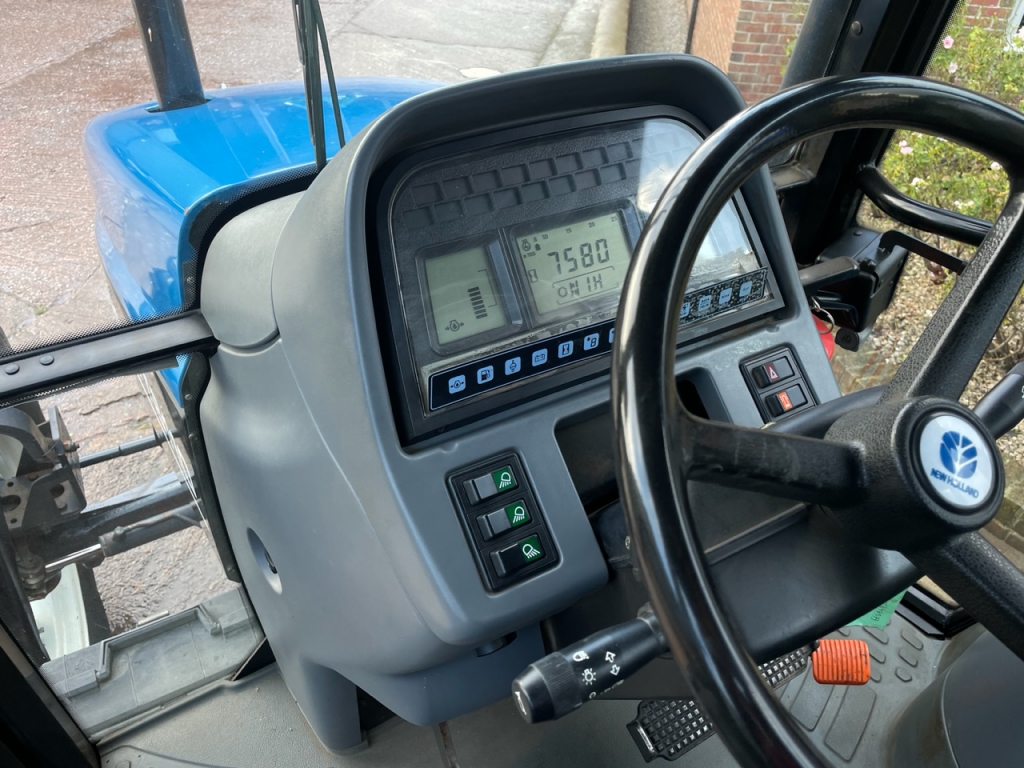 New Holland TS110