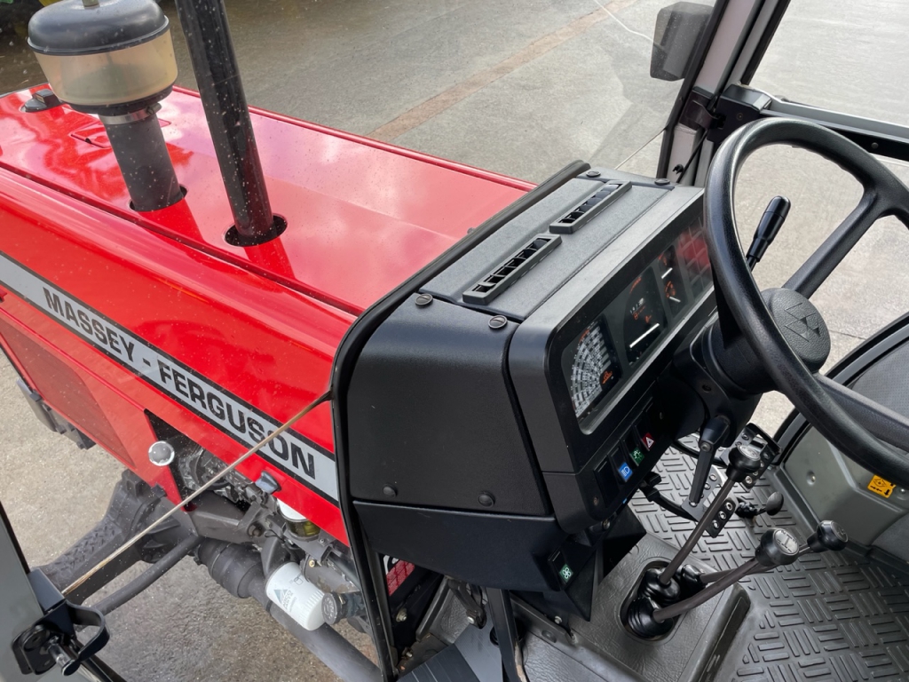 Massey Ferguson 390