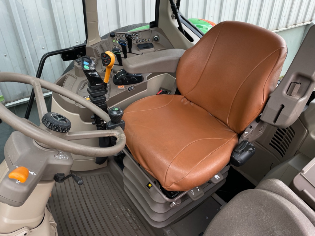 John Deere 6120M