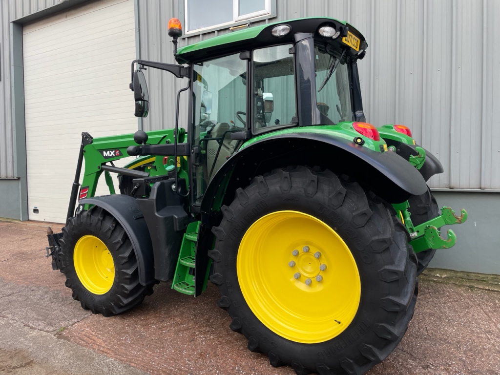 John Deere 6120M