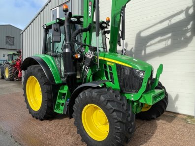 John Deere 6120M