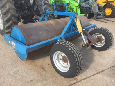 Humac Engineering 8ft trailed ballast roller
