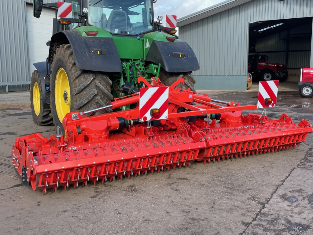 Kuhn HR5004 hydraulic folding power harrow