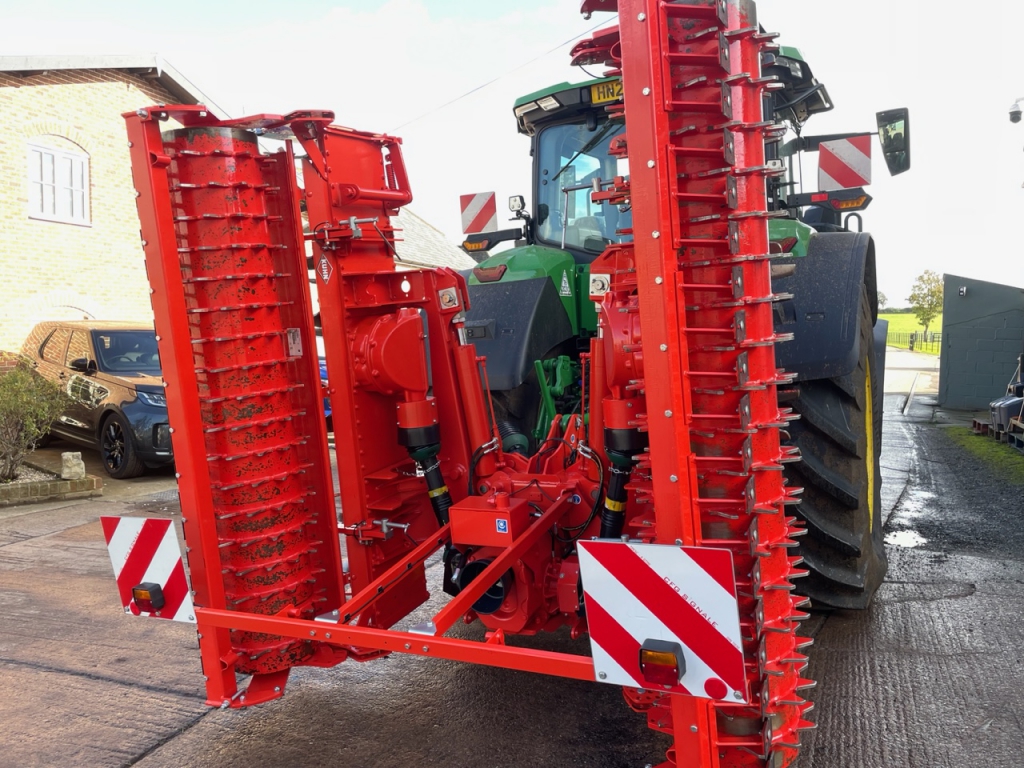 Kuhn HR5004 hydraulic folding power harrow