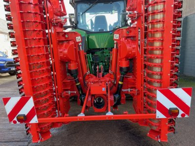 Kuhn HR5004 hydraulic folding power harrow