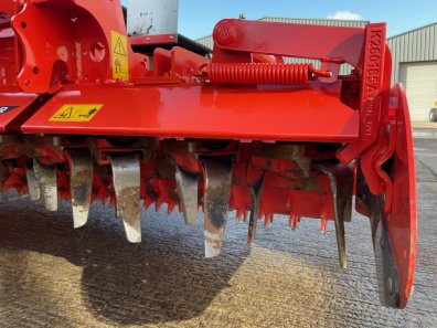 Kuhn HR5004 hydraulic folding power harrow