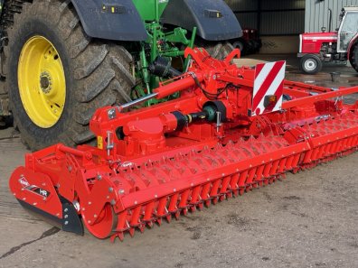 Kuhn HR5004 hydraulic folding power harrow