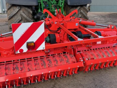 Kuhn HR5004 hydraulic folding power harrow