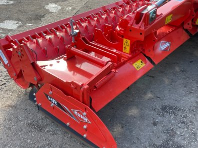 Kuhn HR5004 hydraulic folding power harrow
