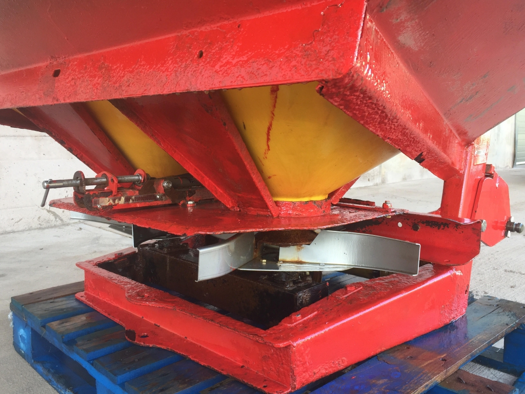 Teagle XT48 fertiliser spreader