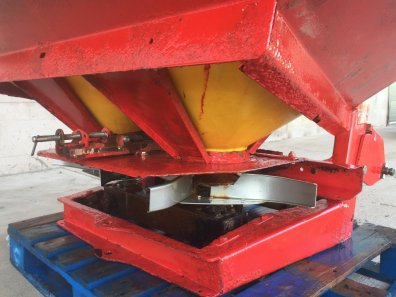 Teagle XT48 fertiliser spreader