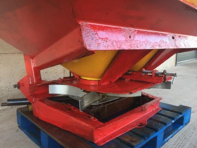 Teagle XT48 fertiliser spreader
