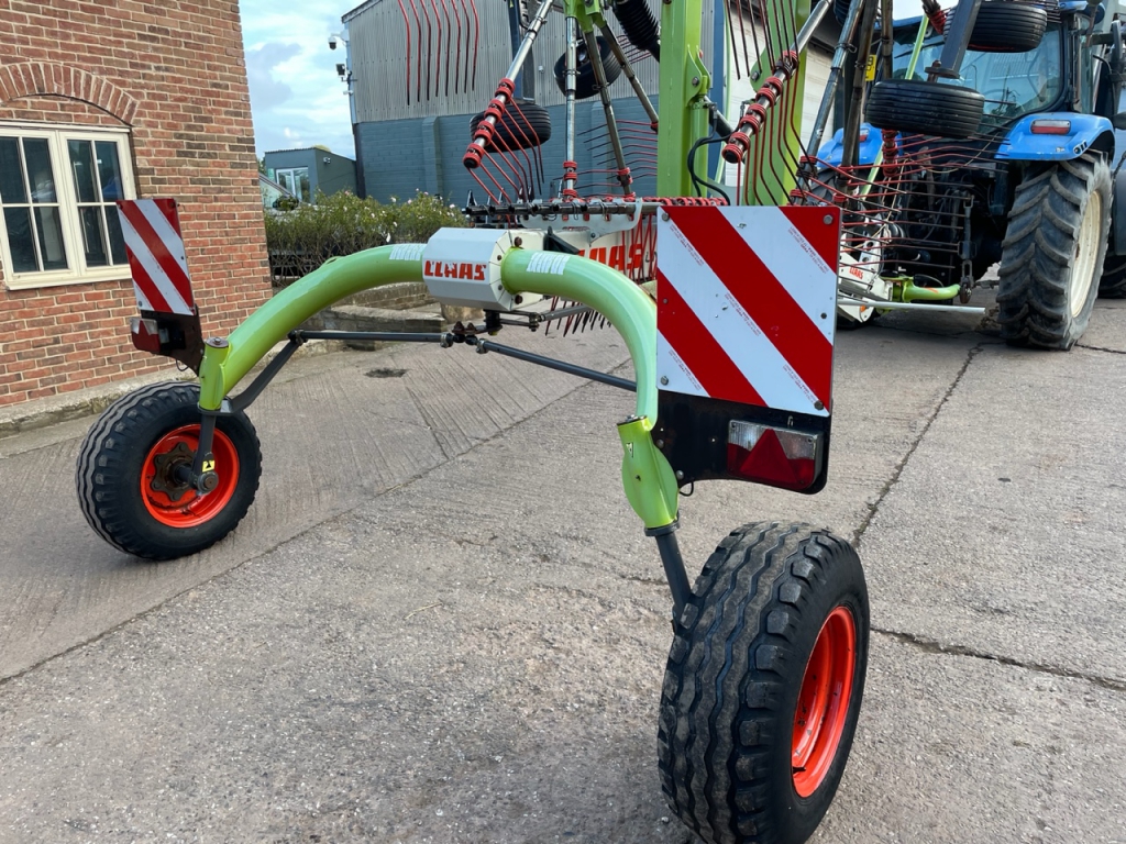 Claas Liner 2600 twin rotor rake