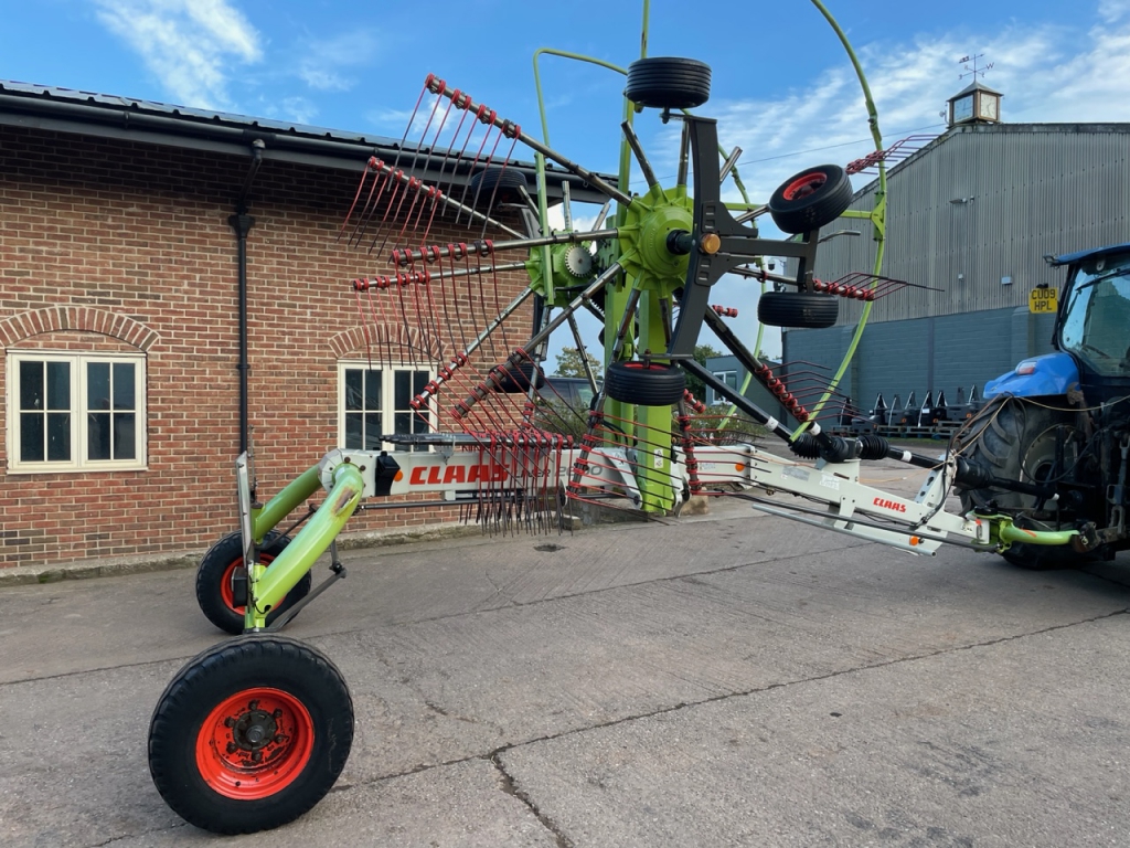 Claas Liner 2600 twin rotor rake
