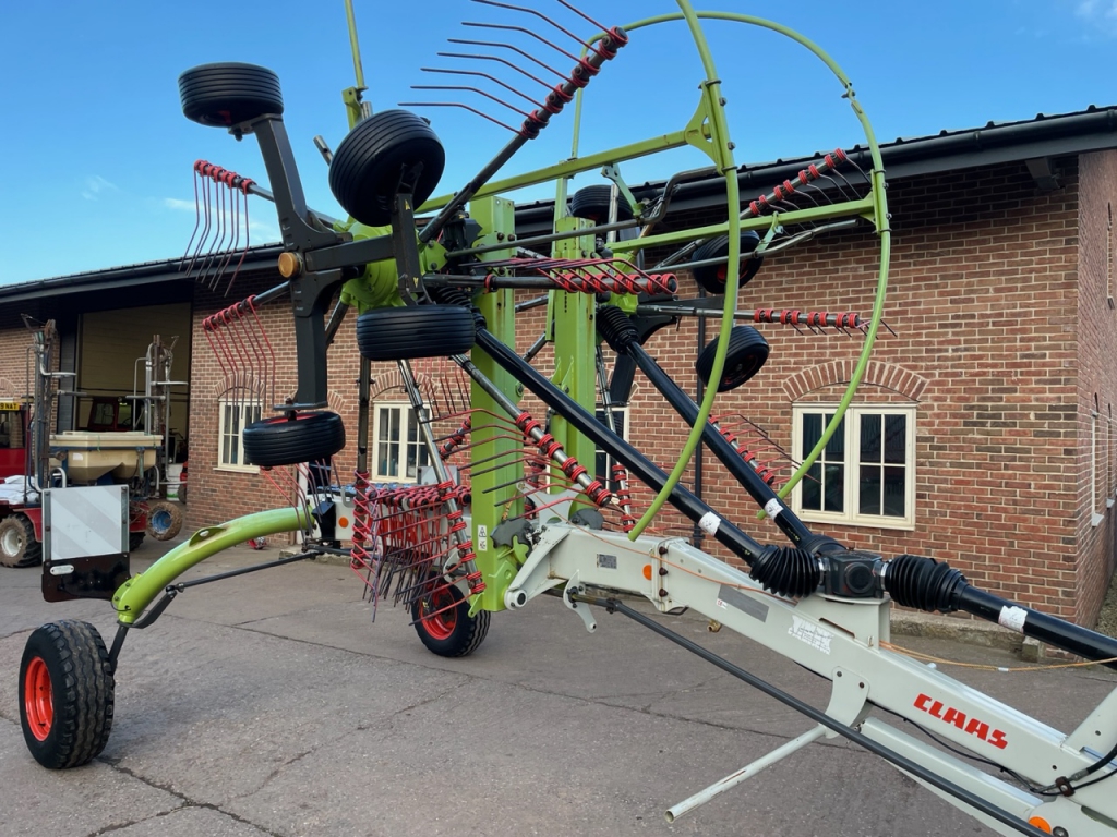 Claas Liner 2600 twin rotor rake