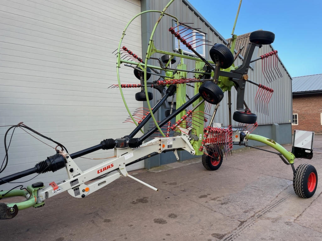 Claas Liner 2600 twin rotor rake