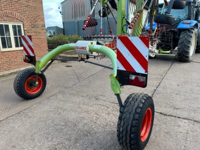 Claas Liner 2600 twin rotor rake