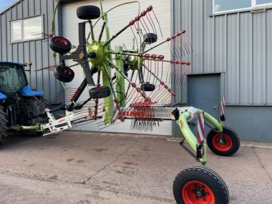 Claas Liner 2600 twin rotor rake