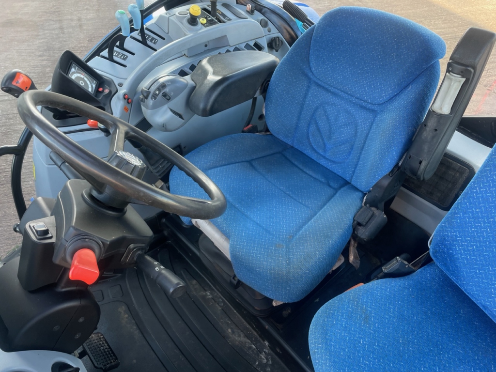 New Holland T6030 Plus