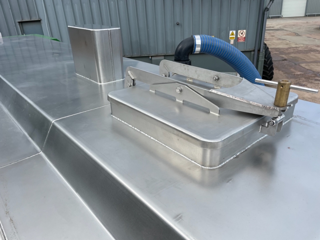 WB-12,000 Litre spray bowser