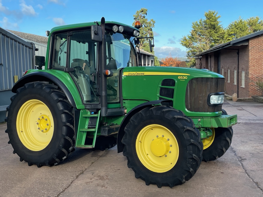 John Deere 6530