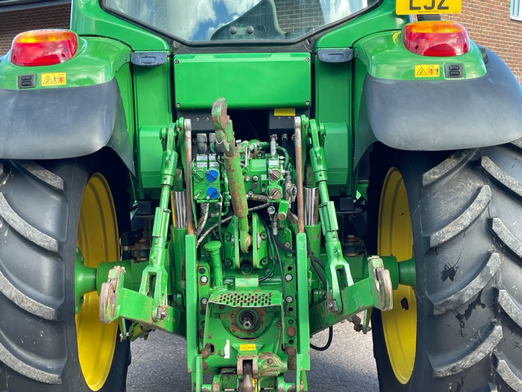 John Deere 6530