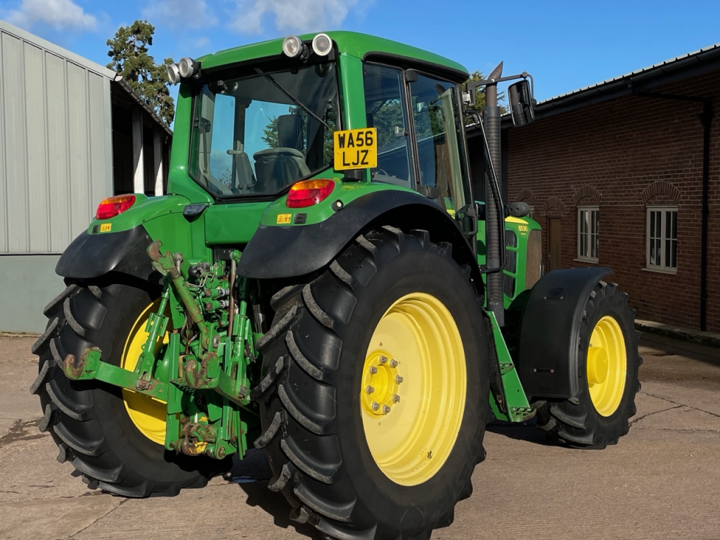 John Deere 6530