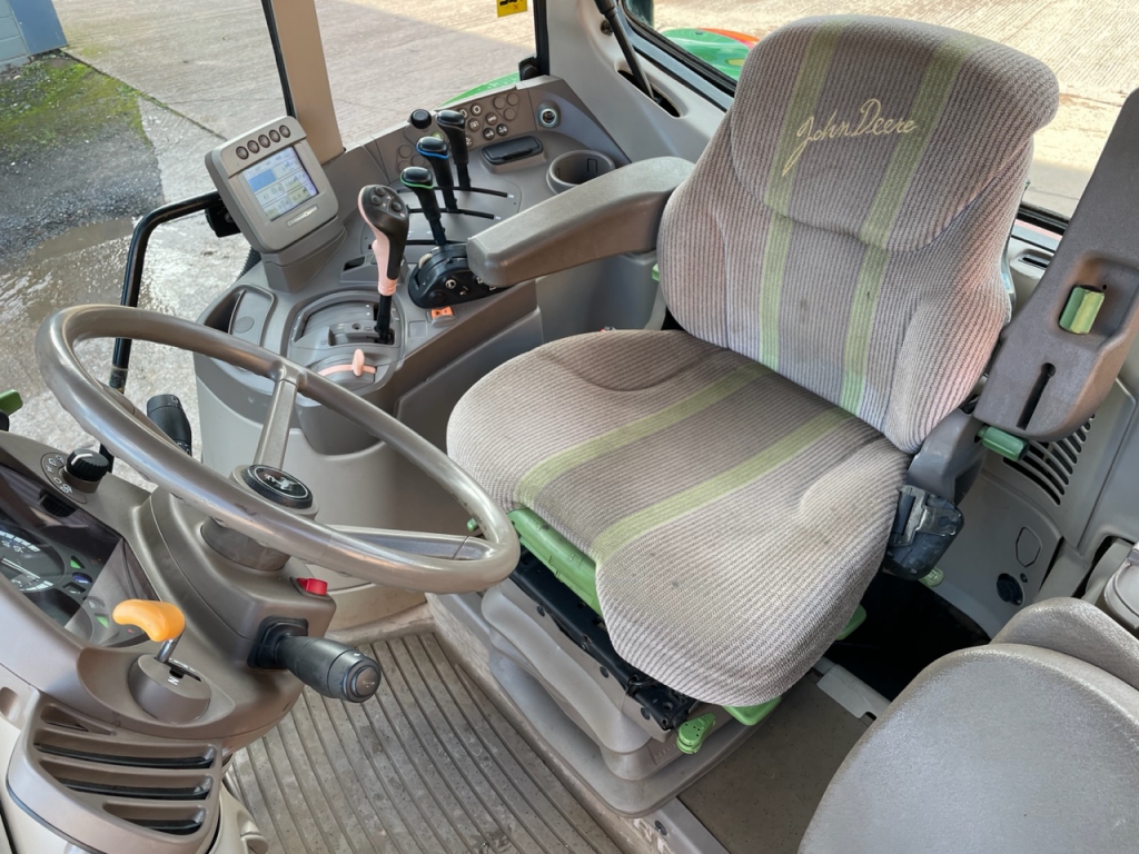 John Deere 6530