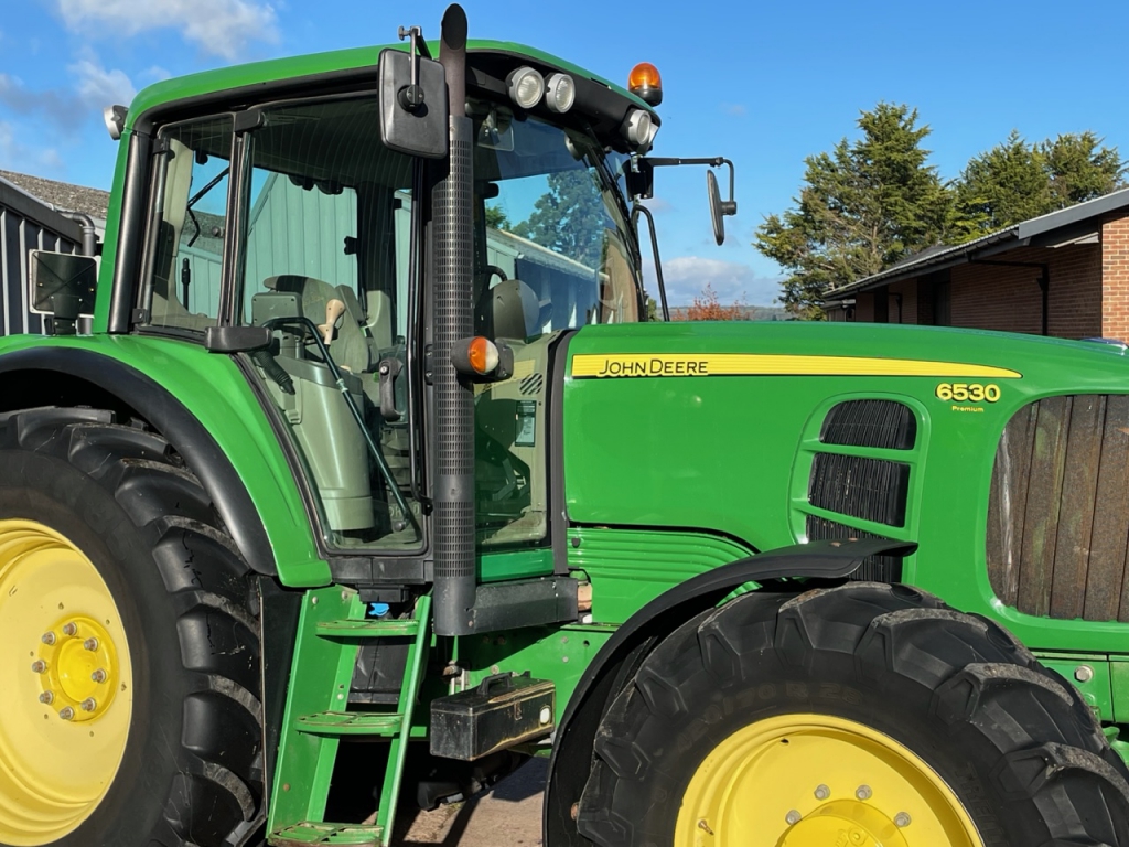 John Deere 6530