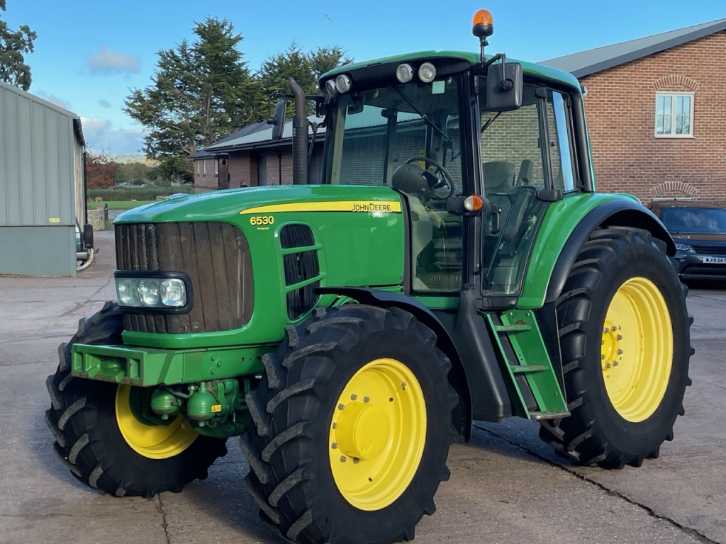 John Deere 6530