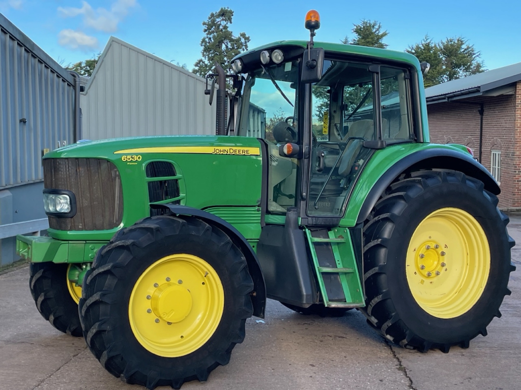 John Deere 6530