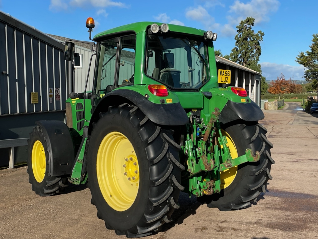 John Deere 6530
