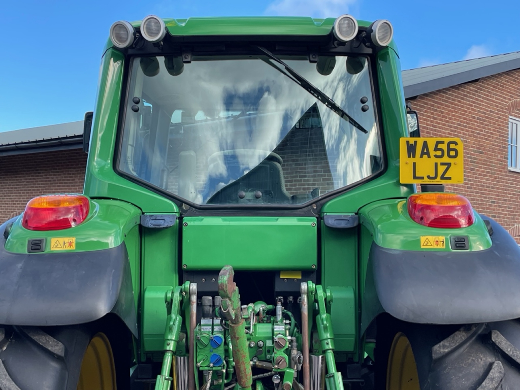 John Deere 6530