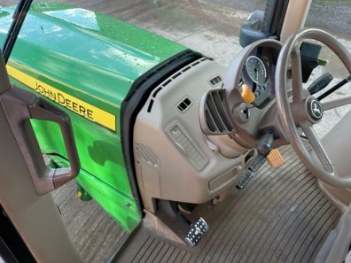 John Deere 6530