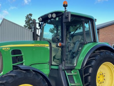 John Deere 6530