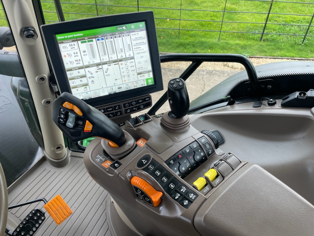 John Deere 6215R Ultimate