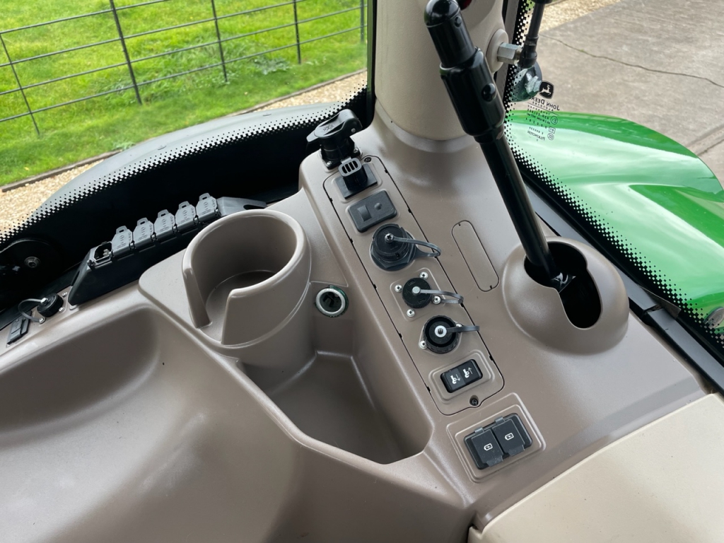 John Deere 6215R Ultimate