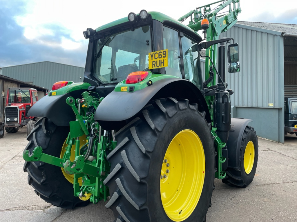John Deere 6120M