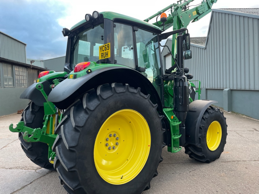 John Deere 6120M
