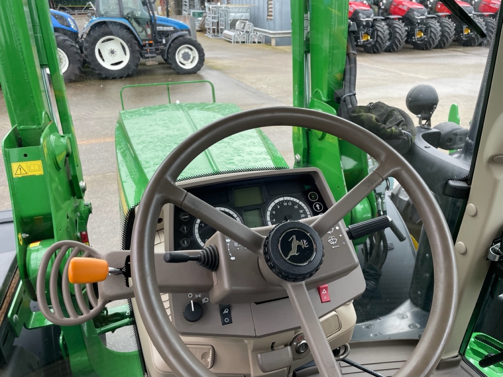 John Deere 6120M