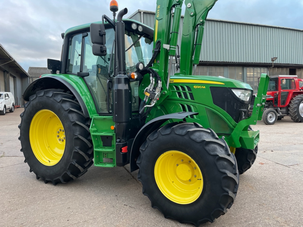 John Deere 6120M