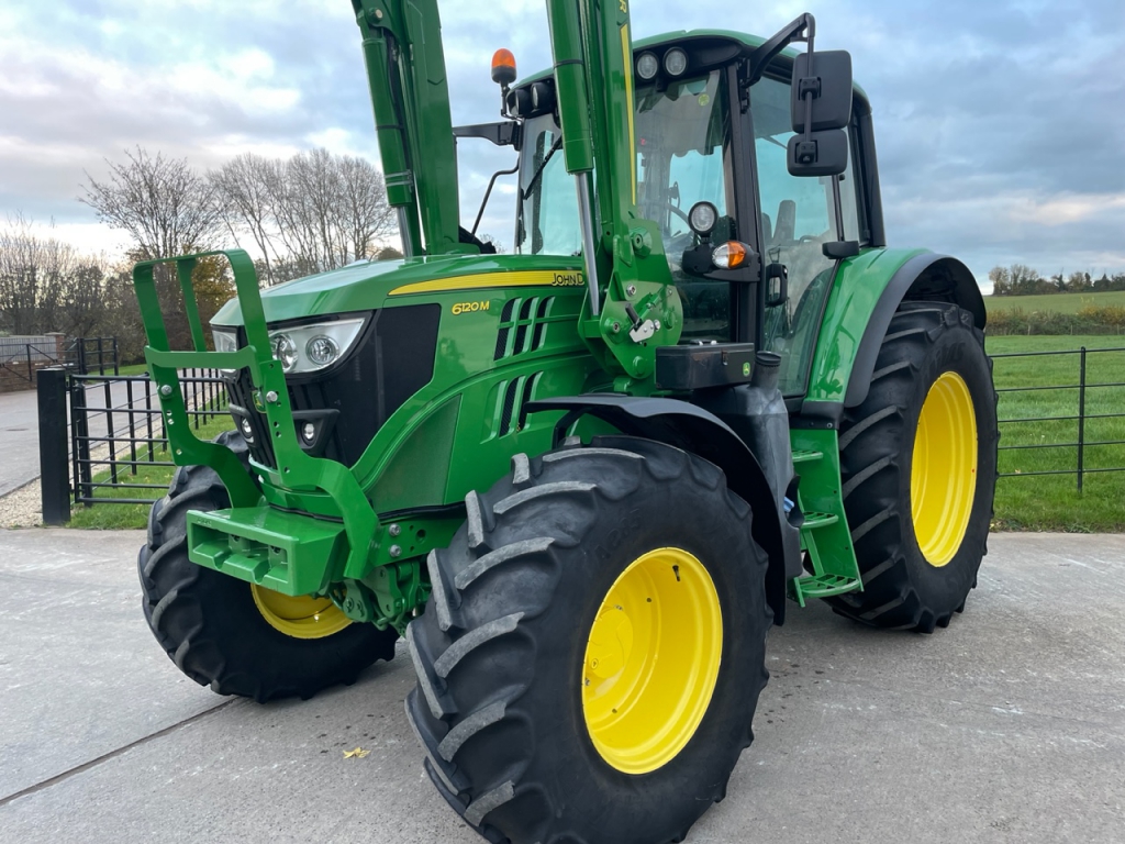 John Deere 6120M
