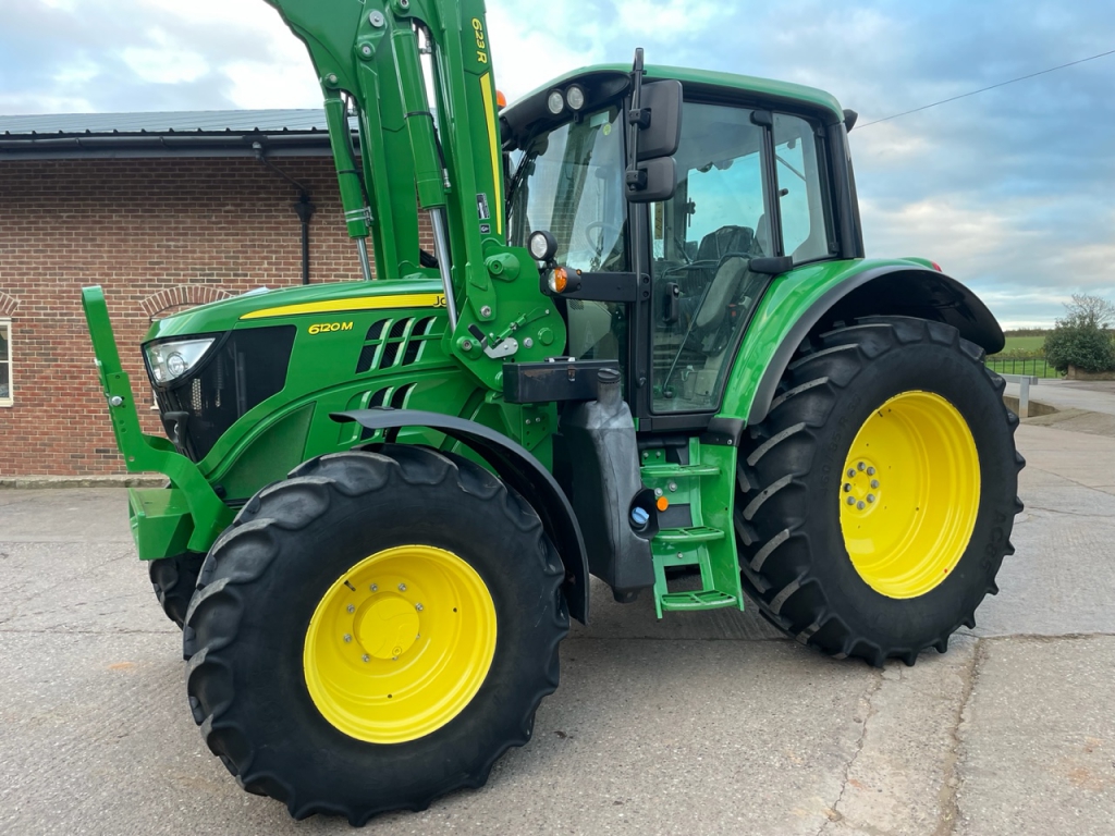 John Deere 6120M