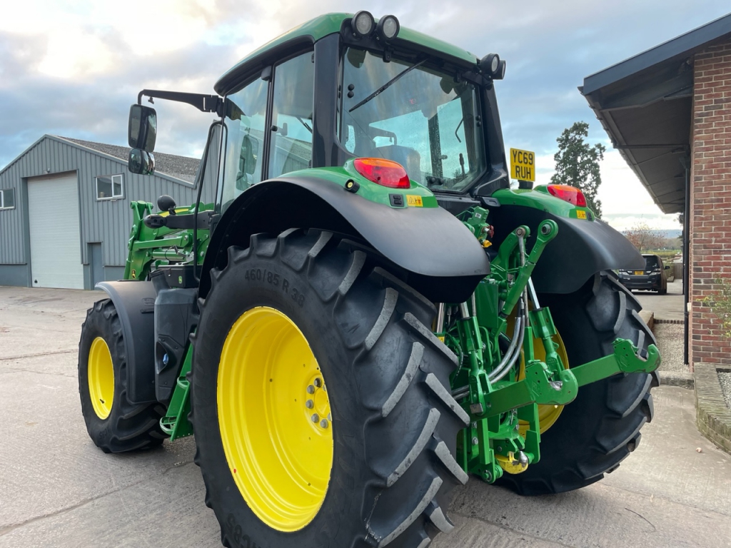 John Deere 6120M