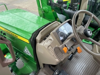 John Deere 6120M