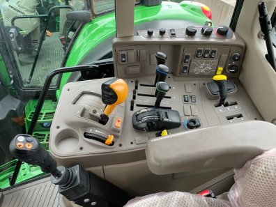 John Deere 6120M