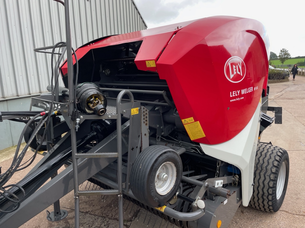 Lely Wenger RP 245 baler