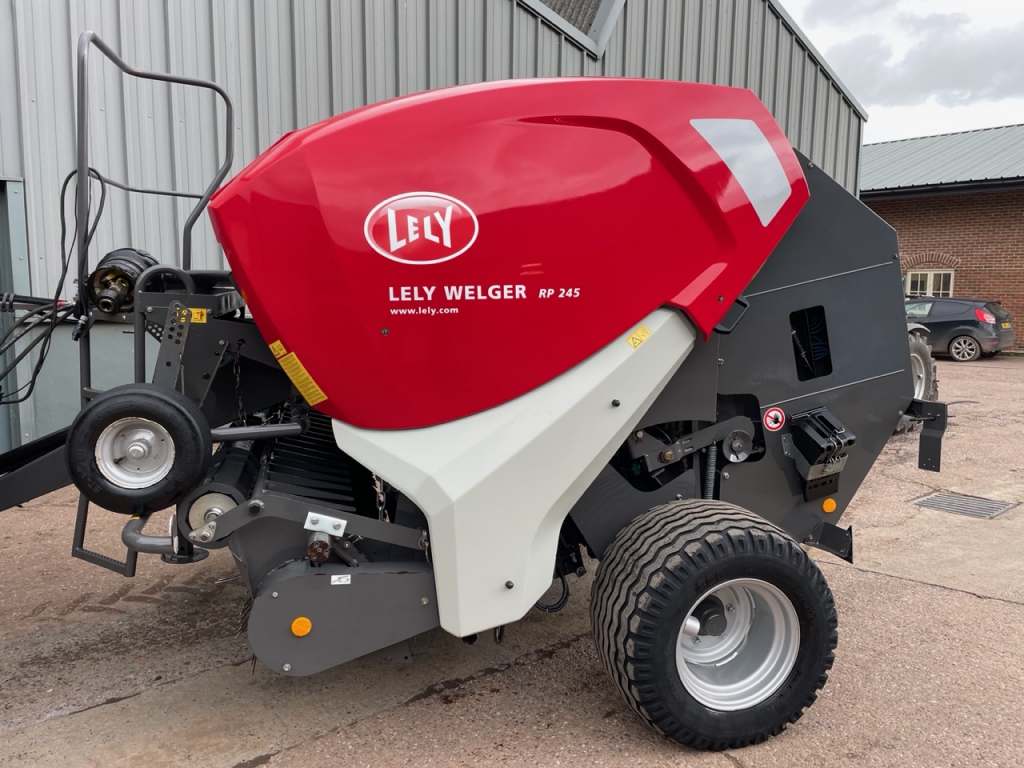 Lely Wenger RP 245 baler